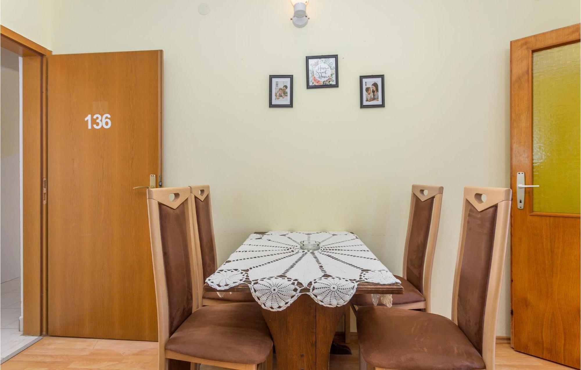 Awesome Apartment In Stara Baska 1 With Kitchen Екстер'єр фото