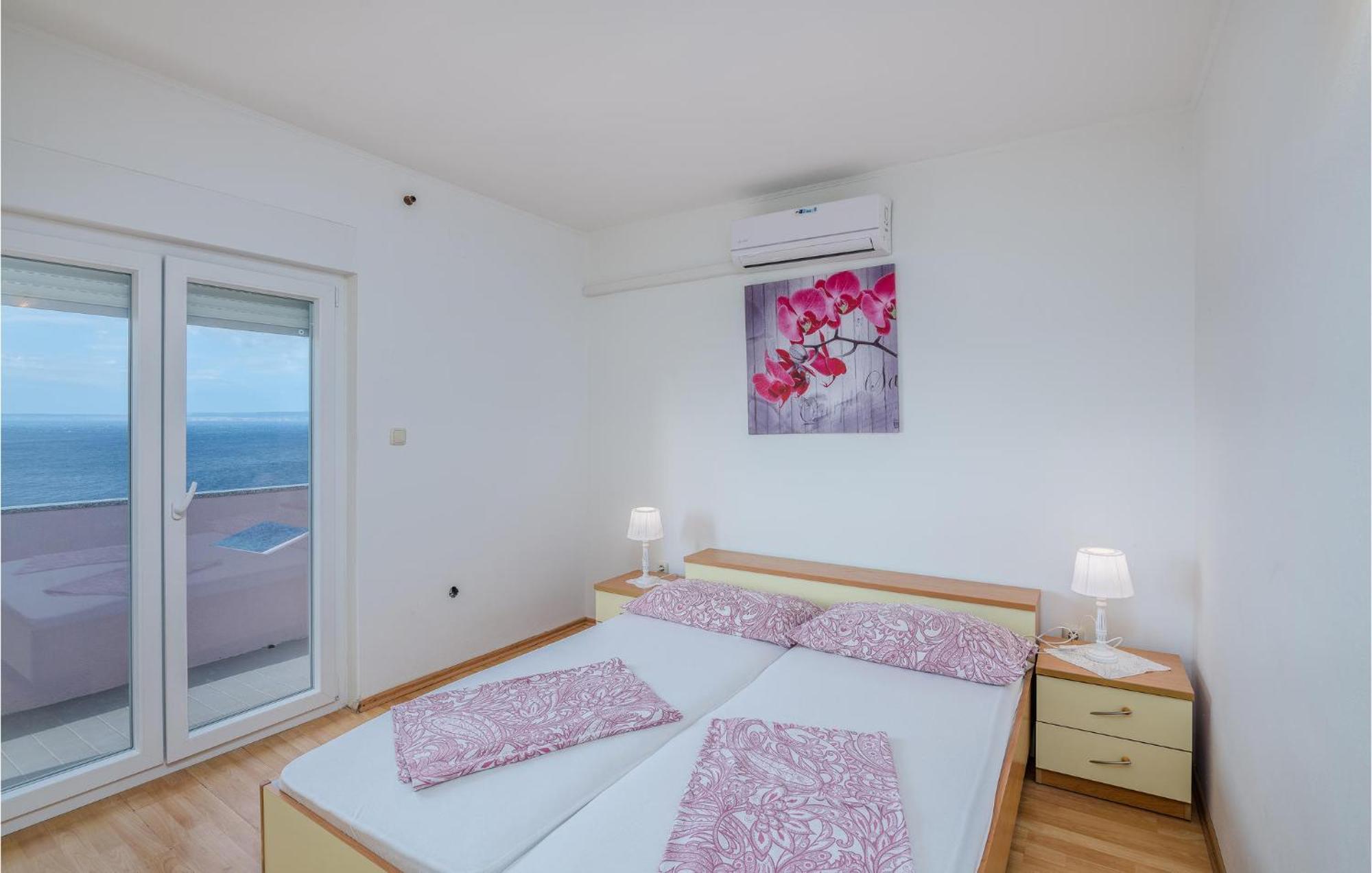 Awesome Apartment In Stara Baska 1 With Kitchen Екстер'єр фото